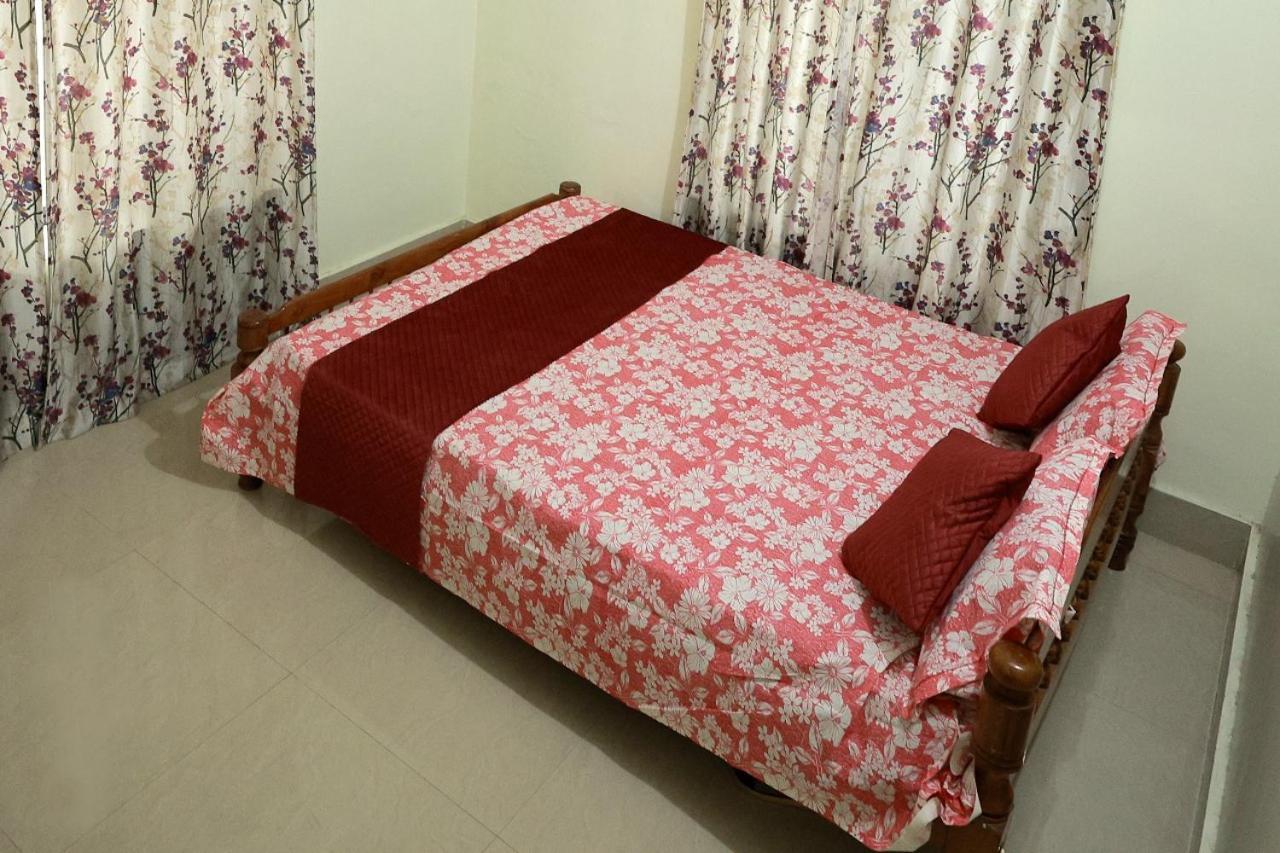 Toms Villa Along National Highway Thrissur At Nadathara Kültér fotó