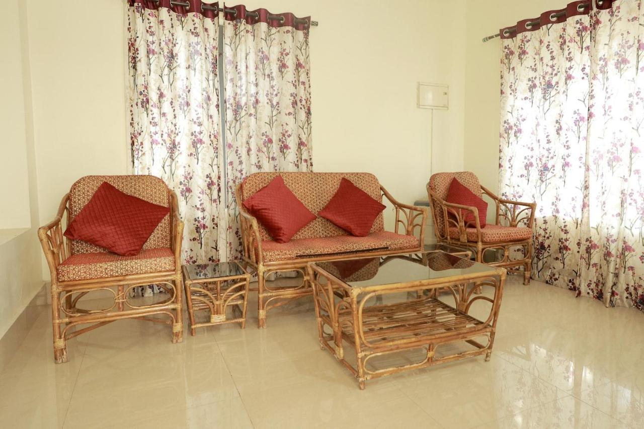 Toms Villa Along National Highway Thrissur At Nadathara Kültér fotó